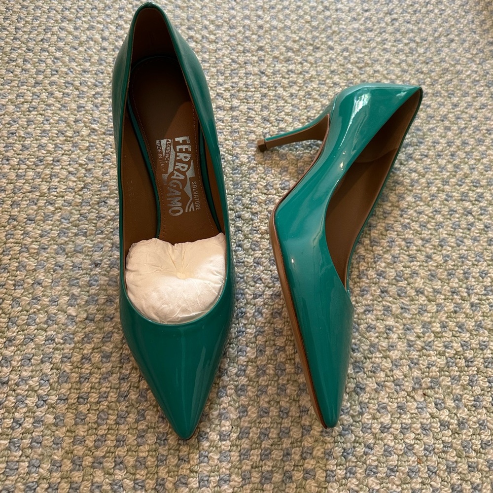 Worn 1x Ferragamo Heels